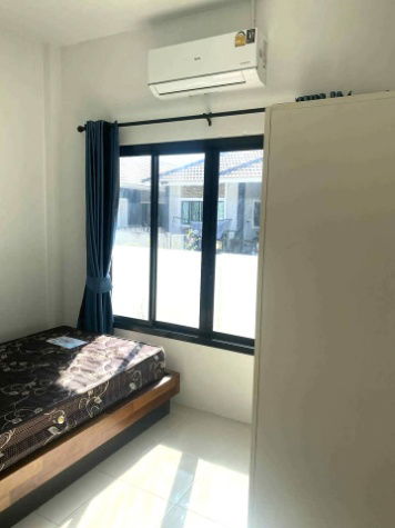 picture Single storey house for rent with 3 bedrooms,2 toilets and 1 kitchen. - 13/17