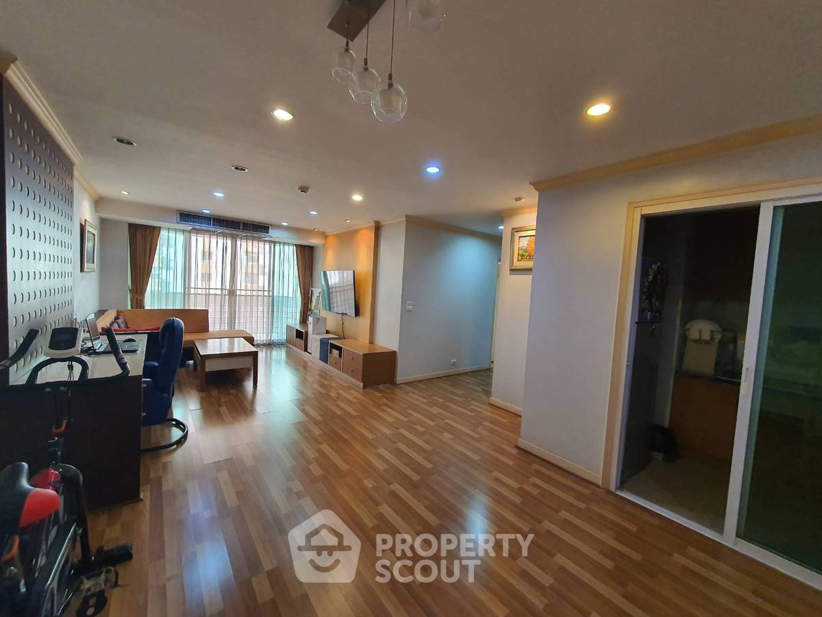picture 2-BR Condo at Fragrant 71 Condominium near BTS Phra Khanong (ID 2453489) - 3/31