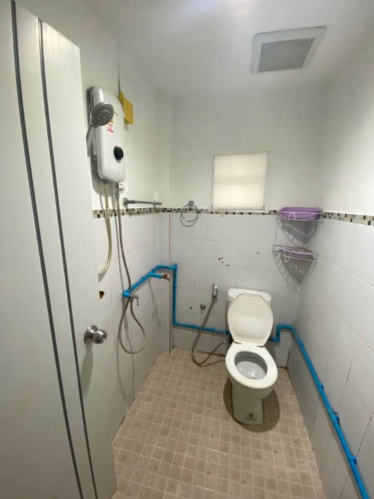 picture Single storey house for rent with 4 bedrooms,2 toilets and 1 kitchen. - 13/20