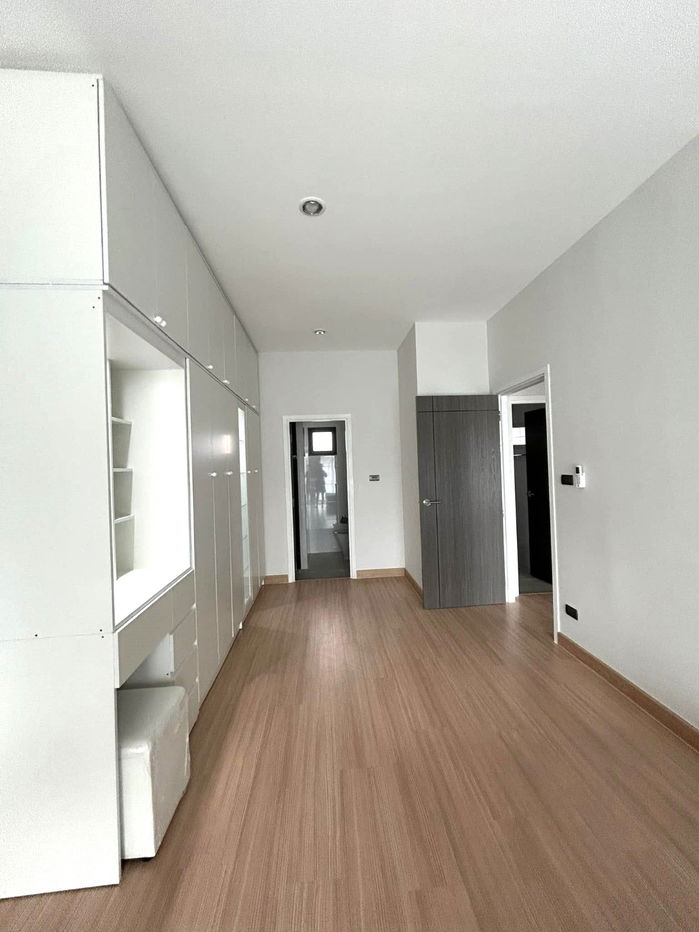 picture Two storey house for rent with 3 bedrooms,3 toilets and 1 kitchen. - 9/17