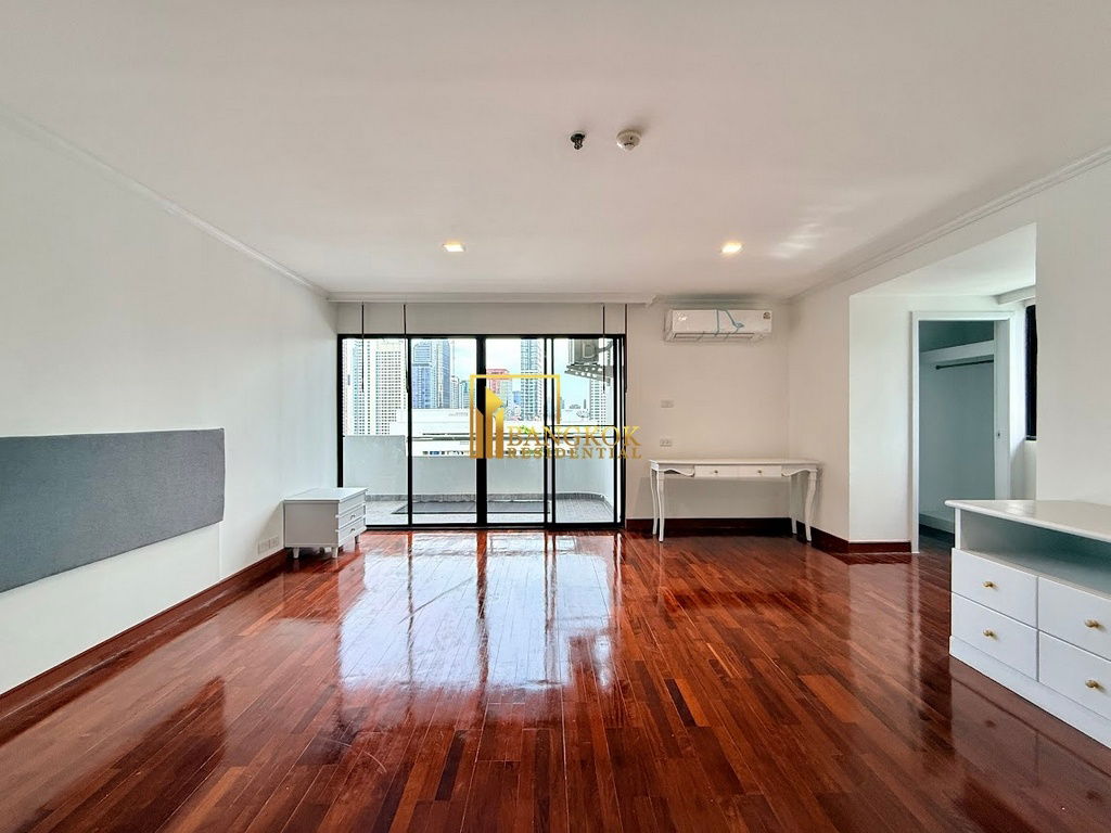 รูป Renovated 4 Bedroom Apartment For Rent in Sukhumvit 13 - BR20930AP - รูปที่ 21/53