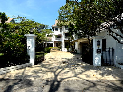 เช่าบ้านเดี่ยว เขตคันนายาว : 🏡 ให้เช่าบ้านเดี่ยว 3 ชั้น — หมู่บ้านนวธานี  ✨ บ้านใหญ่ ร่มรื่น เงียบสงบ เป็นส่วนตัว บรรยากาศดีสุดในย่านนี้  ปรับปรุงใหม่ พร้อมเข้าอยู่!