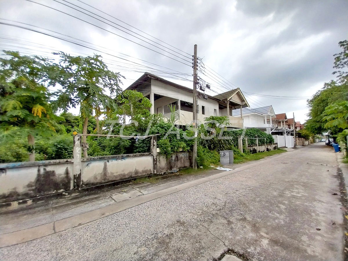 picture House for sale : Bua Ngam Village , Soi On Nut 39, Sukhumvit 77 - 2/6