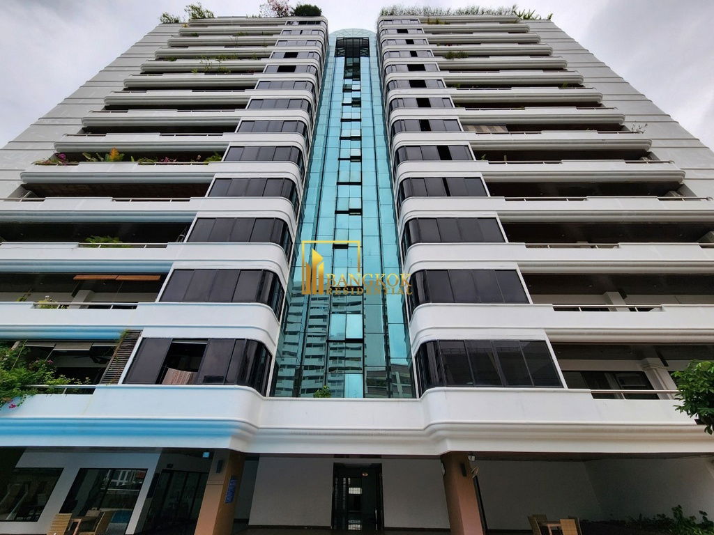 รูป Renovated 4 Bedroom Apartment For Rent in Sukhumvit 13 - BR20930AP - รูปที่ 44/53