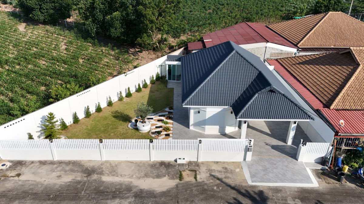 รูป บ้านเดี่ยว 3 ห้องนอน ขนาด 83 ตร.วา เรโนเวทใหม่ทั้งหลัง พร้อมสระว่ายน้ำ พร้อมอยู่ เมืองพัทยา - รูปที่ 1/31