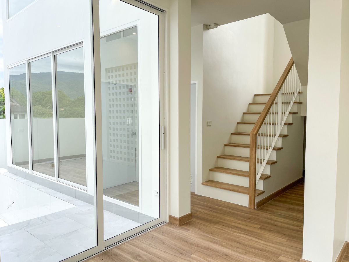 รูป บ้านเดี่ยวใกล้เมือง วิวสวย เดินทางเข้าออกหลายทางใกล้สนามบิน - รูปที่ 2/18