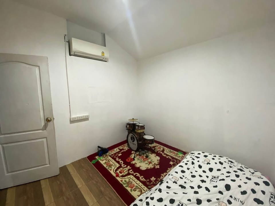 picture Single storey house for rent with 4 bedrooms,2 toilets and 1 kitchen. - 12/20