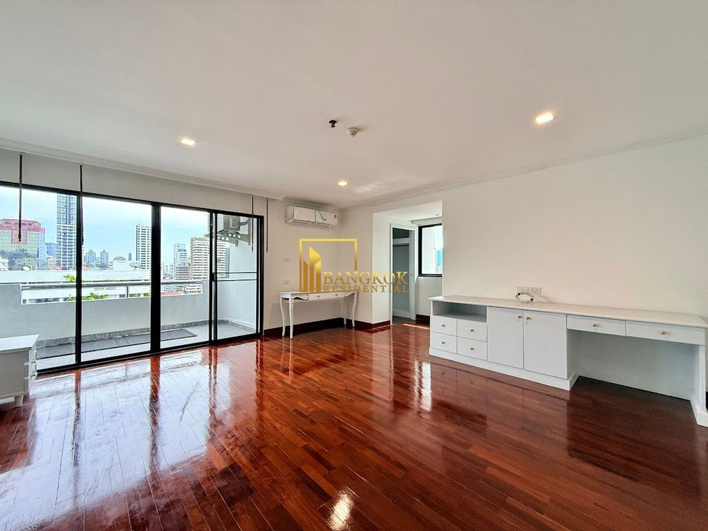 รูป Renovated 4 Bedroom Apartment For Rent in Sukhumvit 13 - BR20930AP - รูปที่ 22/53