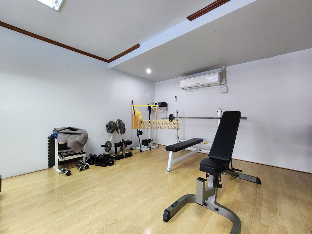 รูป Renovated 4 Bedroom Apartment For Rent in Sukhumvit 13 - BR20930AP - รูปที่ 47/53