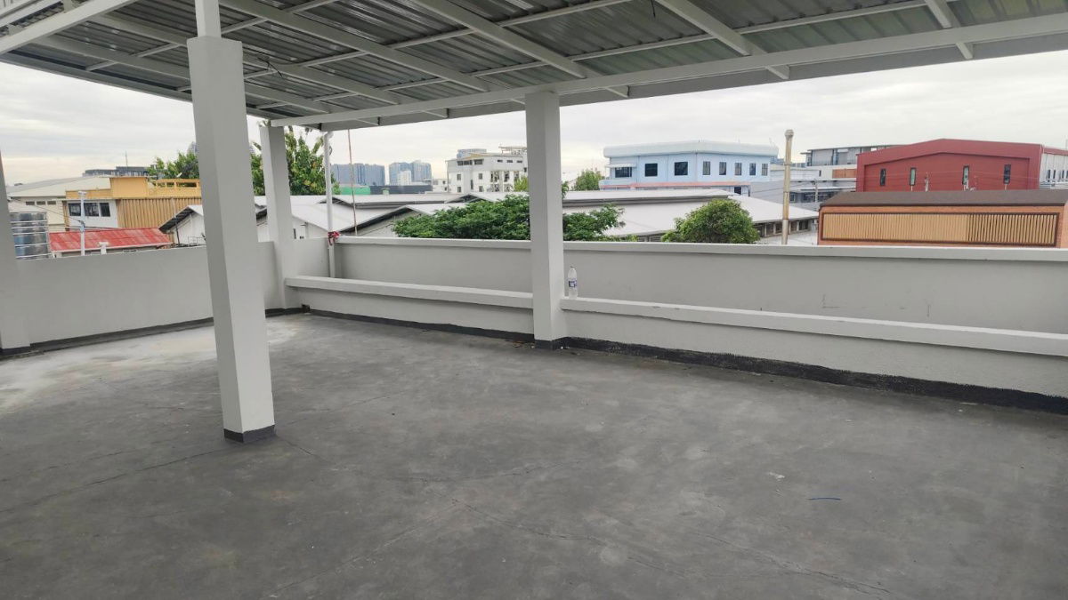 picture (Promotion 55,000) Fully Renovated Commercial Building, 2 Units, 400 sq.m., 10-Meter Frontage, Parking for 5 Cars, Bearing Area, Near BTS - 18/23