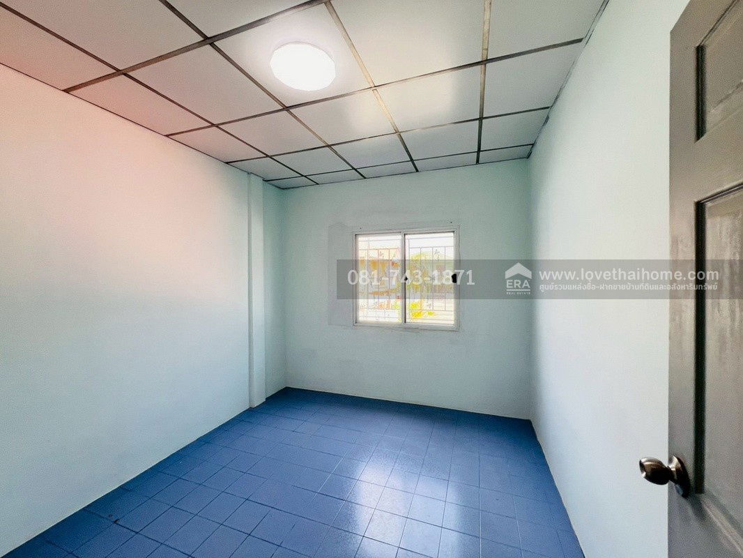 รูป ขายทาวน์เฮ้าส์ ลำลูกกา ซอยเปียร์นนท์ หมู่บ้านอู่ทองเพลส  พร้อมเข้าอยู่  ถนนเมน ใกล้รพ.สินแพทย์ ลำลูกกา พื้นที่ 16 ตรว. ขายถูกมากมาก - รูปที่ 4/10