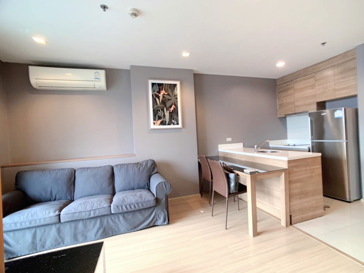 picture Ready to move in "𝐑𝐡𝐲𝐭𝐡𝐦 𝐑𝐚𝐭𝐜𝐡𝐚𝐝𝐚-𝐇𝐮𝐚𝐢𝐤𝐡𝐰𝐚𝐧𝐠"  High Floor 1 Bed 1 Bath 46 Sq.m. Near : MRT-Huaikhwang - 3/12