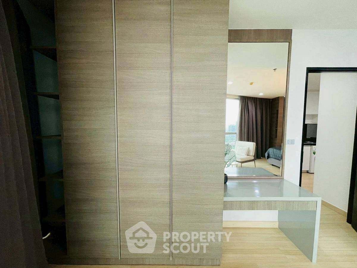 picture 1-BR Condo at Sky Walk Residences near BTS Phra Khanong (ID 2453845) - 4/11