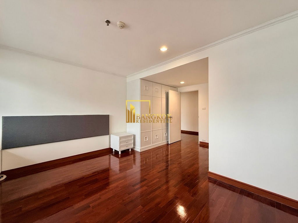 รูป Renovated 4 Bedroom Apartment For Rent in Sukhumvit 13 - BR20930AP - รูปที่ 30/53