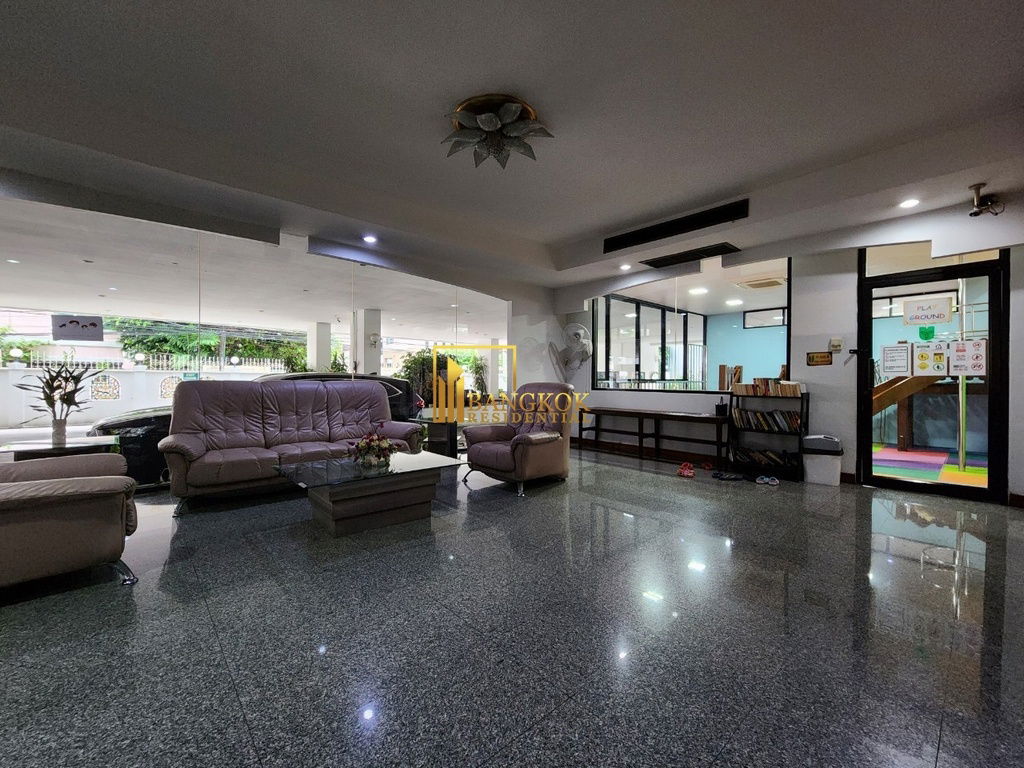 รูป Renovated 4 Bedroom Apartment For Rent in Sukhumvit 13 - BR20930AP - รูปที่ 49/53