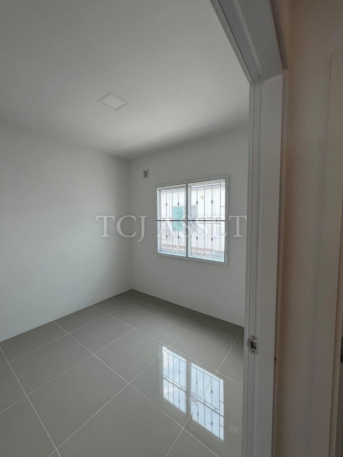 picture Townhouse for sale : Baan Pruksa 126 Thepharak-Kingkaew Village. - 6/10