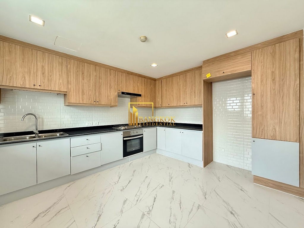 รูป Renovated 4 Bedroom Apartment For Rent in Sukhumvit 13 - BR20930AP - รูปที่ 12/53