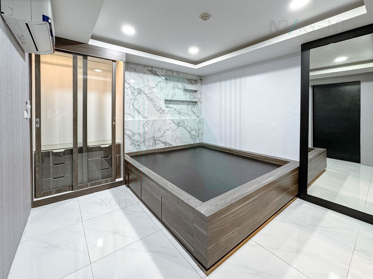 รูป ขายคอนโด เดอะ คริส รัชดา 17 อาคาร 3 ชั้น 1 1 ห้องนอน ขนาด 45 ตรม ใกล้ บิ๊กซี เอ็กซ์ตร้า รัชดา - รูปที่ 1/8