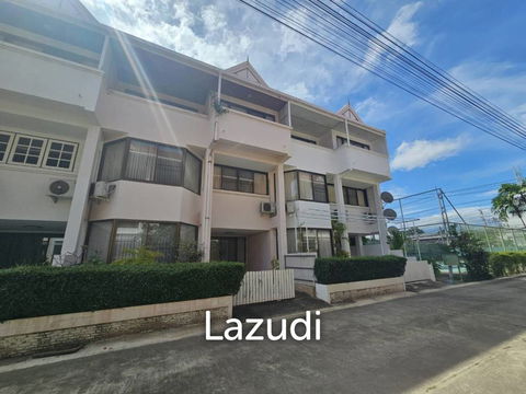 BAAN SUKSAMRAAN :  3 Storey townhouse near town and beach