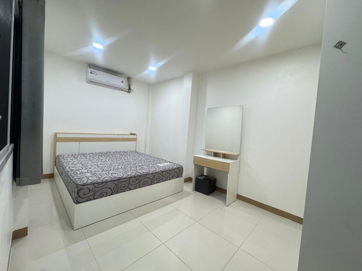 รูป บ้านรัชดา18 ห้วยขวางให้เช่า 5 นอน บ้านใหม่ เฟอร์นิเจอร์+เครื่องใช้ไฟฟ้าครบ พร้อมอยู่ - รูปที่ 13/15