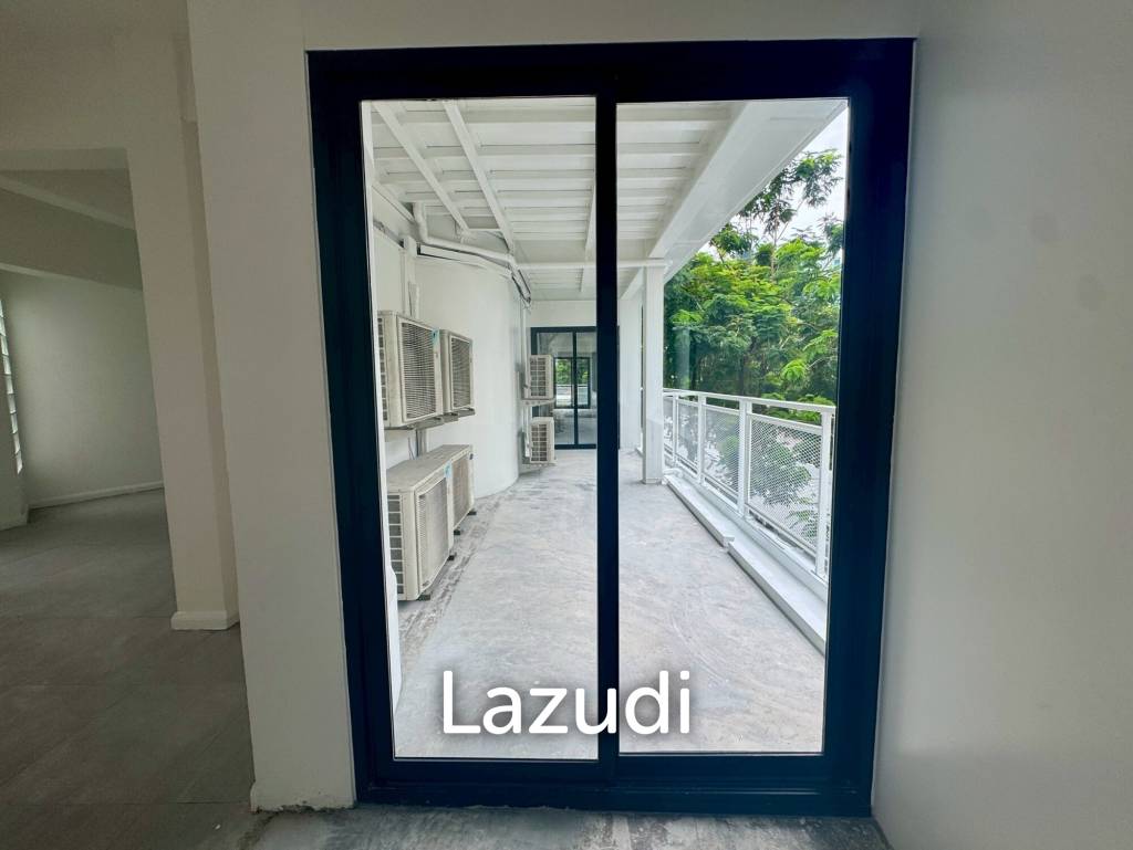 รูป ขายพื้นที่ค้าปลีกสุดโมเดิร์นย่านทุ่งมหาเมฆ สาทร กรุงเทพฯ - รูปที่ 2/6