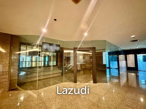 Prime Khlong Toei Retail Space with Modern Amenities