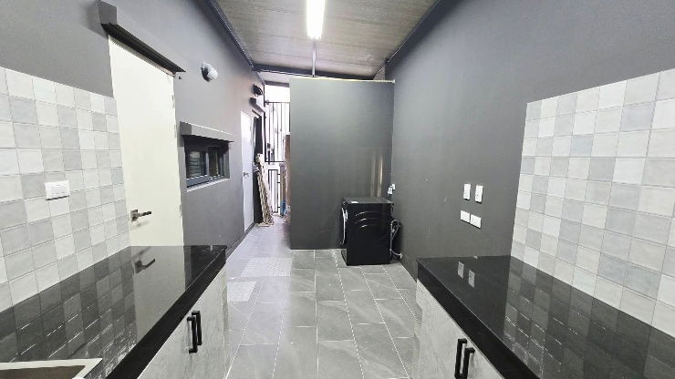 รูป บ้านสามชั้น พร้อมลิฟท์ส่วนตัว และ Penthouse Lounge แบบส่วนตัวสุด ๆ
 - รูปที่ 6/16