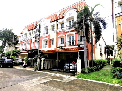 Townhouses for sale Rajapruk University : FOR SALE  TOWNHOUSE PROPERTY  6500000 BAHT.
