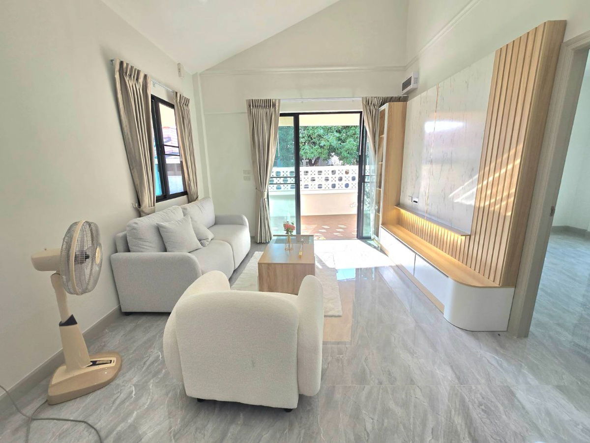 รูป บ้านเดี่ยวชั้นเดียว แต่งใหม่ทั้งหมด กว้าง สวยมาก หมู่บ้าน แสงอรุณ รีโนเวทใหม่ทั้งหลัง ถนนรามอินทรา ซอย68 แยก7 คันนายาว มีชั้นลอยกว้างขวาง - รูปที่ 29/43