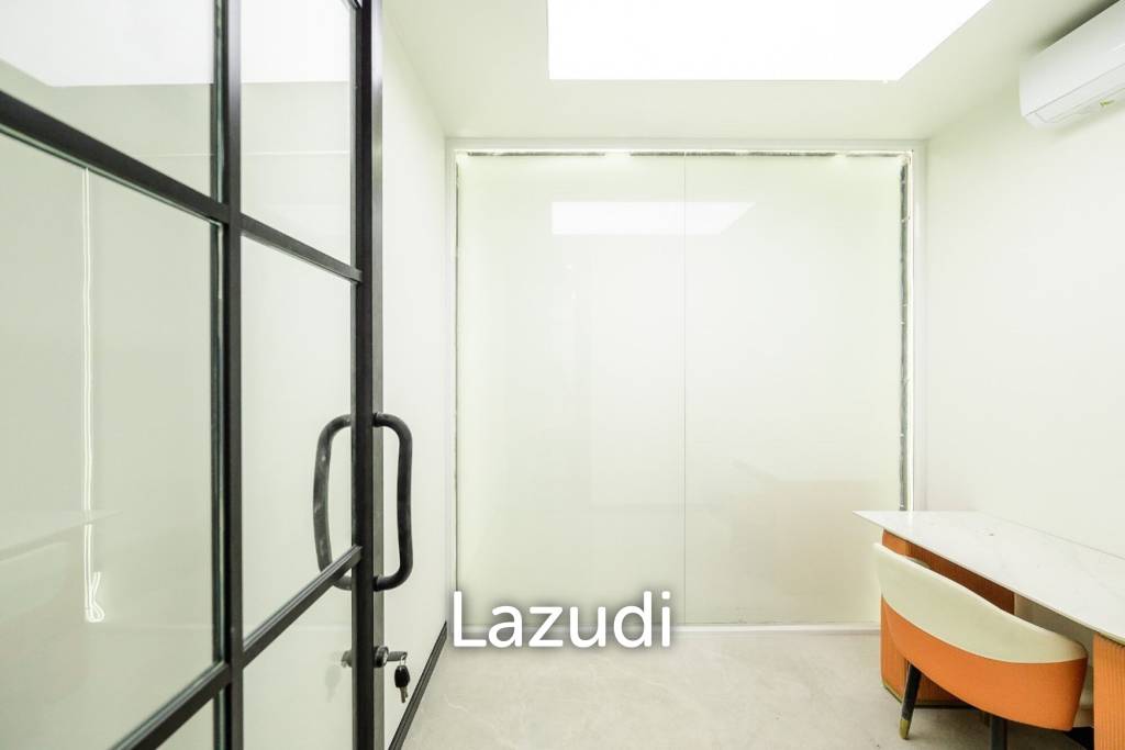 picture Premium Fully Furnished Office in Huai Khwang - 11/21