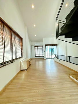 Ratchaphruek, Chaiyaphruek Piao Place Ratchapruek 1.3 km. Luxury townhome for rent 3.5-storey with a
