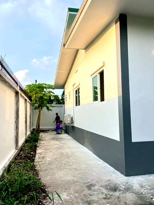 Houses for sale Factory Land :  Wat Proi Fon 6 km. Maha Vajiralongkorn Hospital Thanyaburi 14 km.  Lotus Big C 20 km. Electricity and water available. Reservation 50,000 baht.