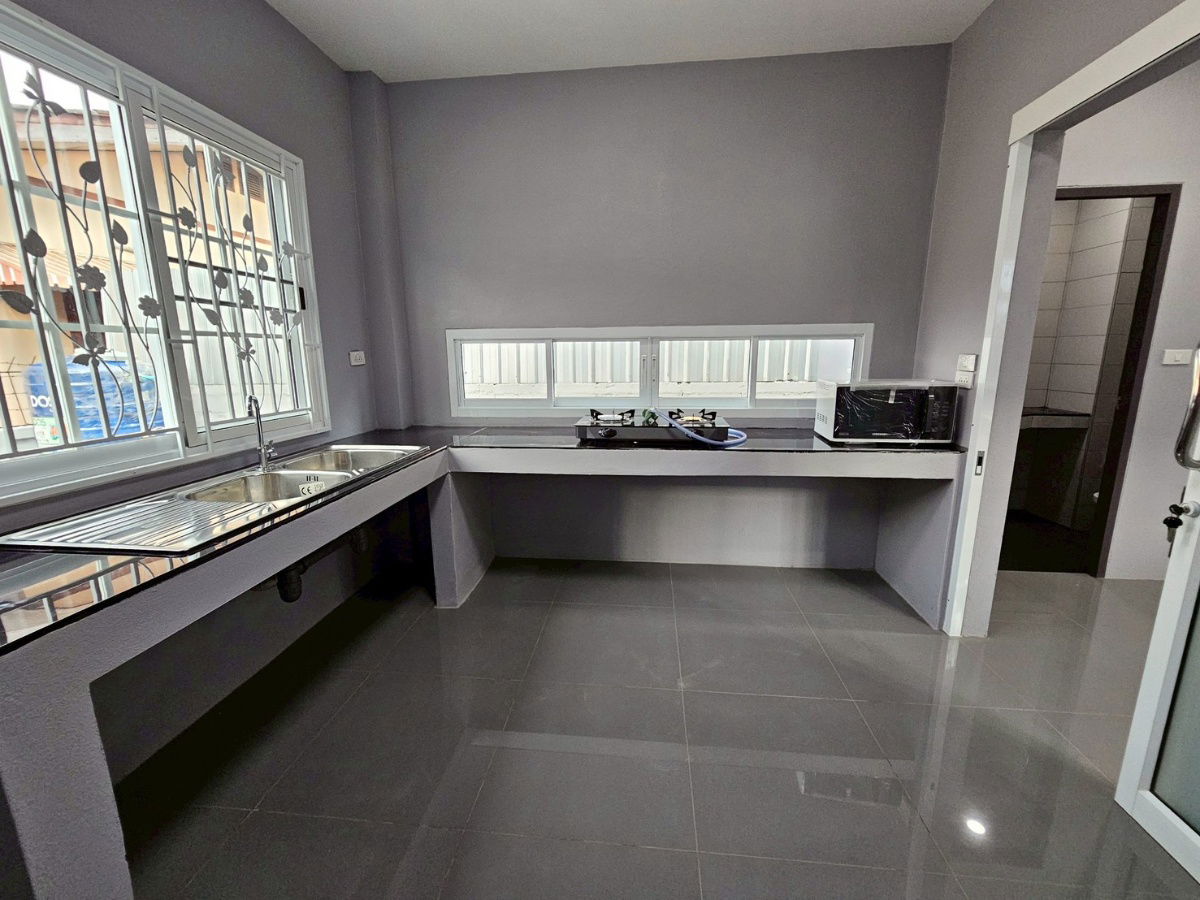 picture Two storey house for rent with 3 bedrooms,31 toilets and 1 kitchen.  - 11/33