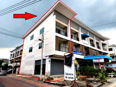 Shophouses for sale Muang Samut Sakhon Samut Sakhon : FOR SALE  COMMERCIAL BUILDING PROPERTY  4790000 BAHT.