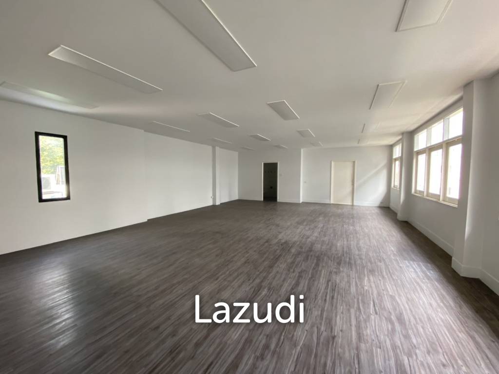 รูป Spacious Modern Office in Bang Rak Bangkok - รูปที่ 4/6