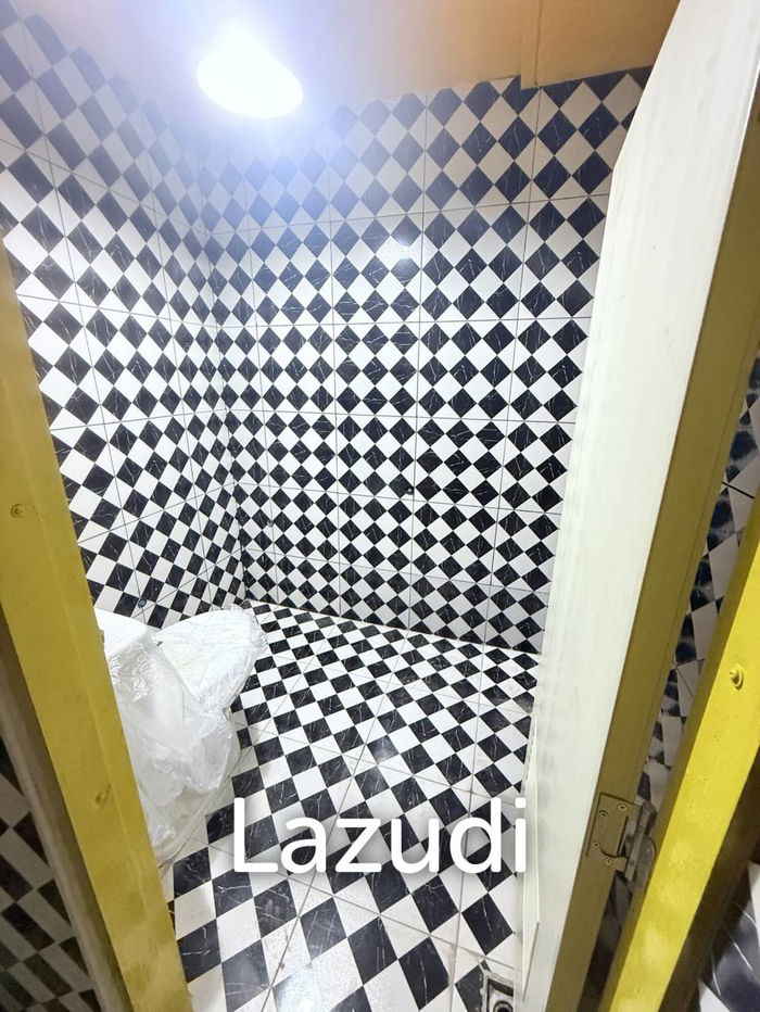 picture Spacious Townhouse for Sale in Yan Nawa Bangkok - 4/13