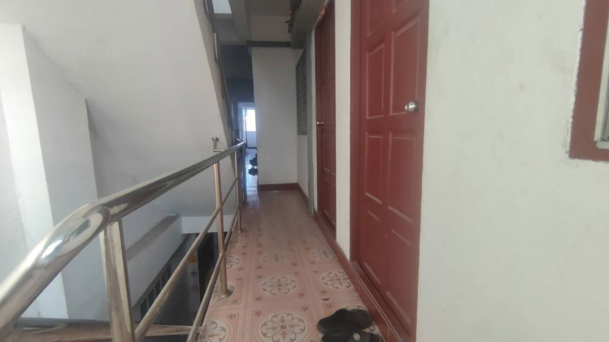 รูป ขายหอพักราคาถูก 6 ชั้น ห้องพัก 36 ห้อง ขาย 12 ล้าน มี 1 ตึก เนื้อที่ 50 ตารางวา ใกล้ตลาดนิคมบางพลี สมุทรปราการ - รูปที่ 10/15