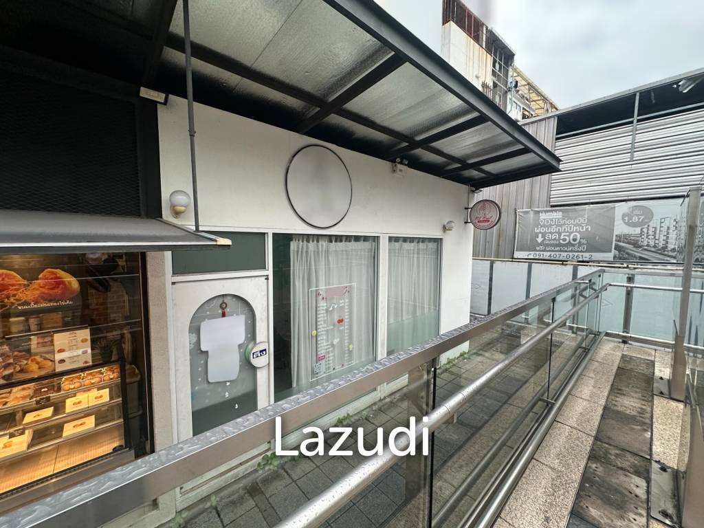 picture Modern Retail Space Near BTS Sutthisan in Huai Khwang - 5/5