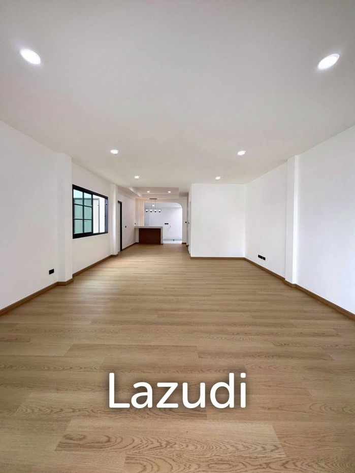 picture Fully Renovated Modern 3-Bedroom Townhouse in Kathu - 10/38