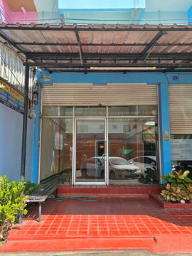 🏢 3.5-Storey Commercial Building in a Prime Location – Ruammit Pattana Soi, Watcharaphon Five-Intersection