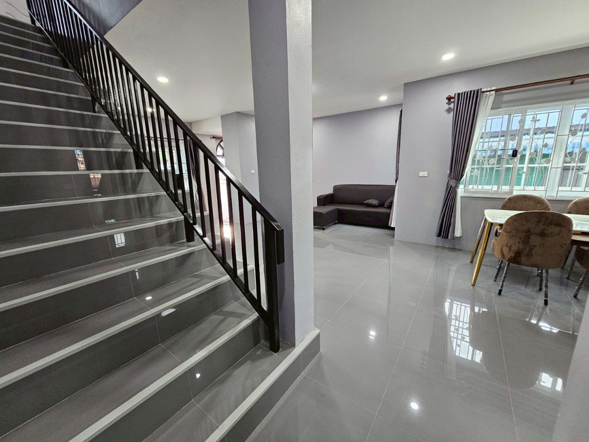 picture Two storey house for rent with 3 bedrooms,31 toilets and 1 kitchen.  - 13/33