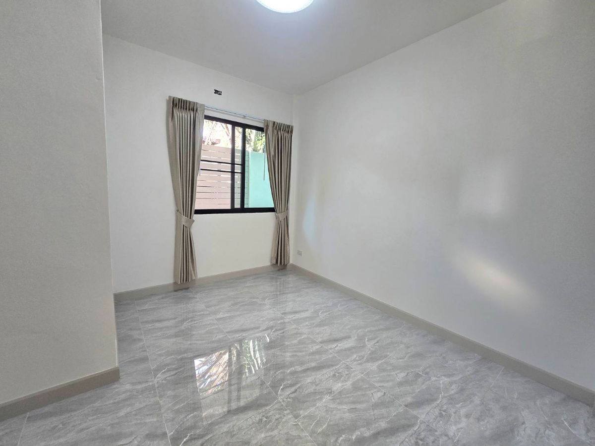 รูป บ้านเดี่ยวชั้นเดียว แต่งใหม่ทั้งหมด กว้าง สวยมาก หมู่บ้าน แสงอรุณ รีโนเวทใหม่ทั้งหลัง ถนนรามอินทรา ซอย68 แยก7 คันนายาว มีชั้นลอยกว้างขวาง - รูปที่ 34/43