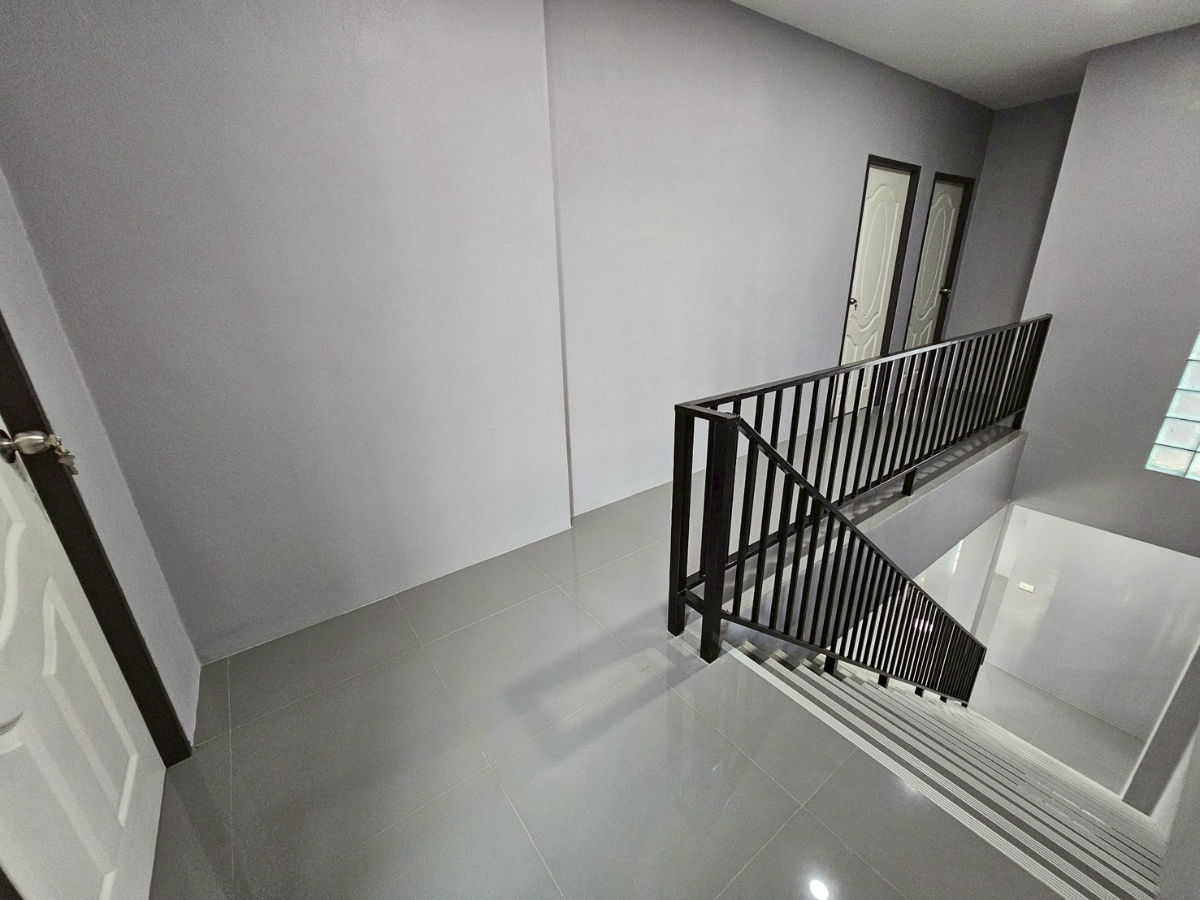 picture Two storey house for rent with 3 bedrooms,31 toilets and 1 kitchen.  - 14/33