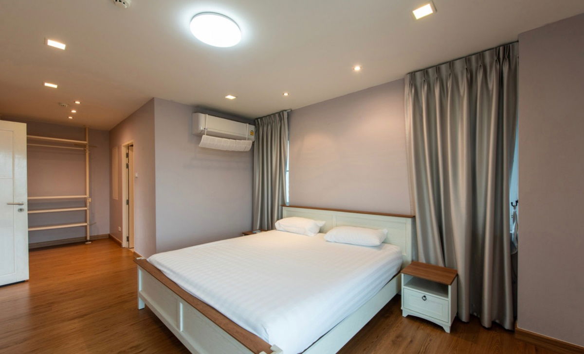 picture House for rent, Plad Sompop, large room, beautiful, ready to move in, near BTS Wongwian Yai. Interested, add Line @841qqlnr - 1/6