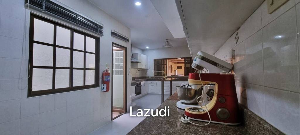 picture 12 Bedroom 13 Bathroom Villa In Central Pattaya - 11/35