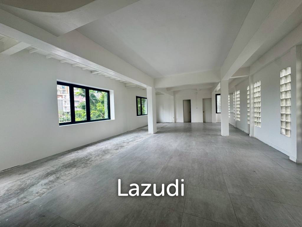 รูป ขายพื้นที่ค้าปลีกสุดโมเดิร์นย่านทุ่งมหาเมฆ สาทร กรุงเทพฯ - รูปที่ 3/6