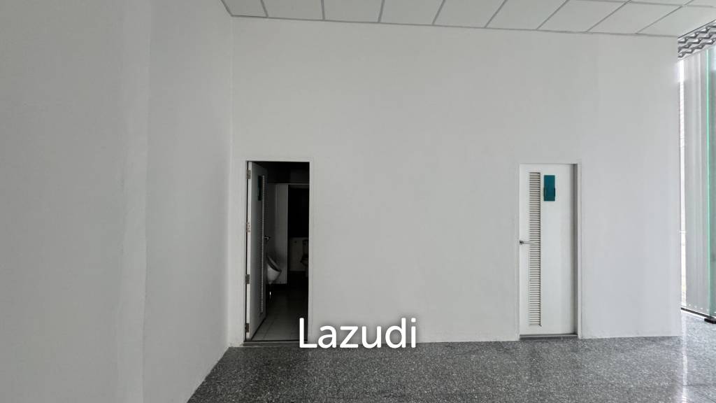 รูป Spacious Retail Space with Modern Design on Soi Convent - รูปที่ 14/17