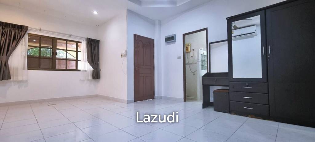 picture 12 Bedroom 13 Bathroom Villa In Central Pattaya - 21/35