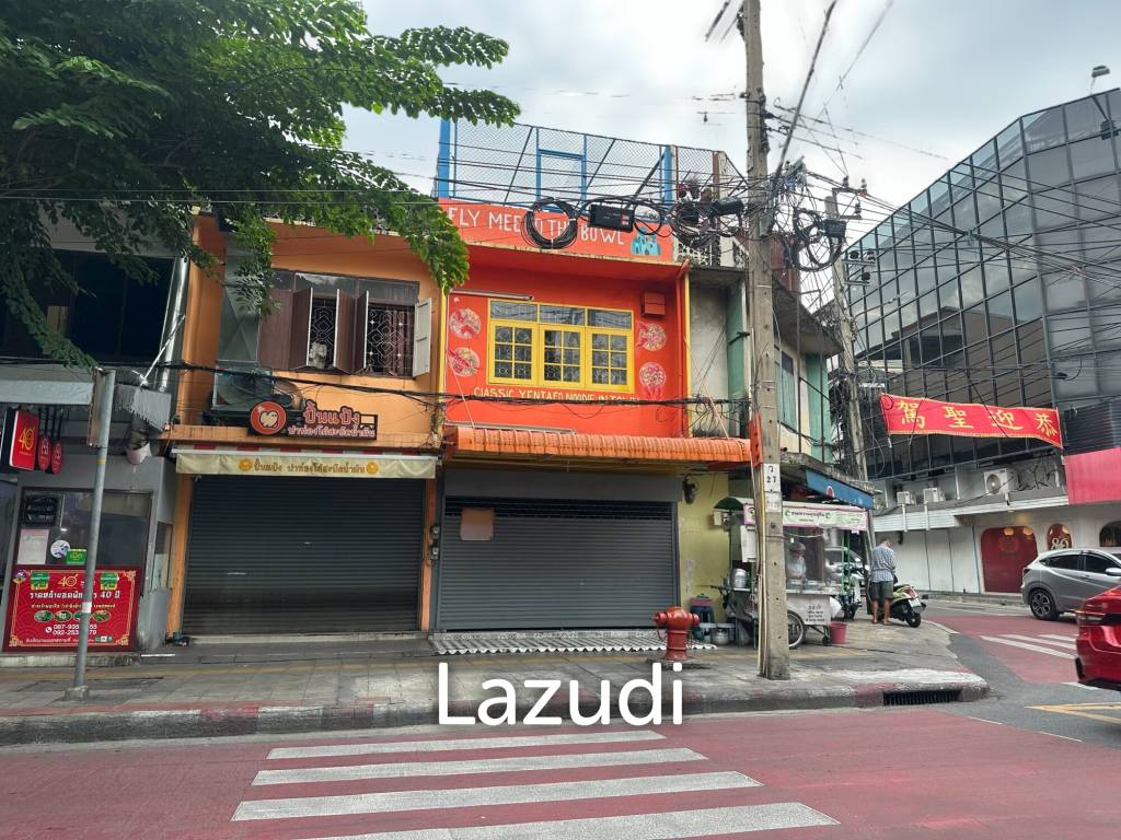 picture Spacious Townhouse for Sale in Yan Nawa Bangkok - 1/13