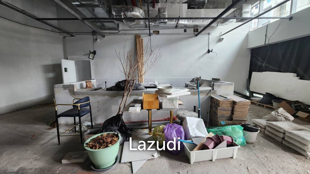 รูป Nana Sukhumvit Soi 7 100SQM Retail Space Ground Floor of Office Building - รูปที่ 3/12